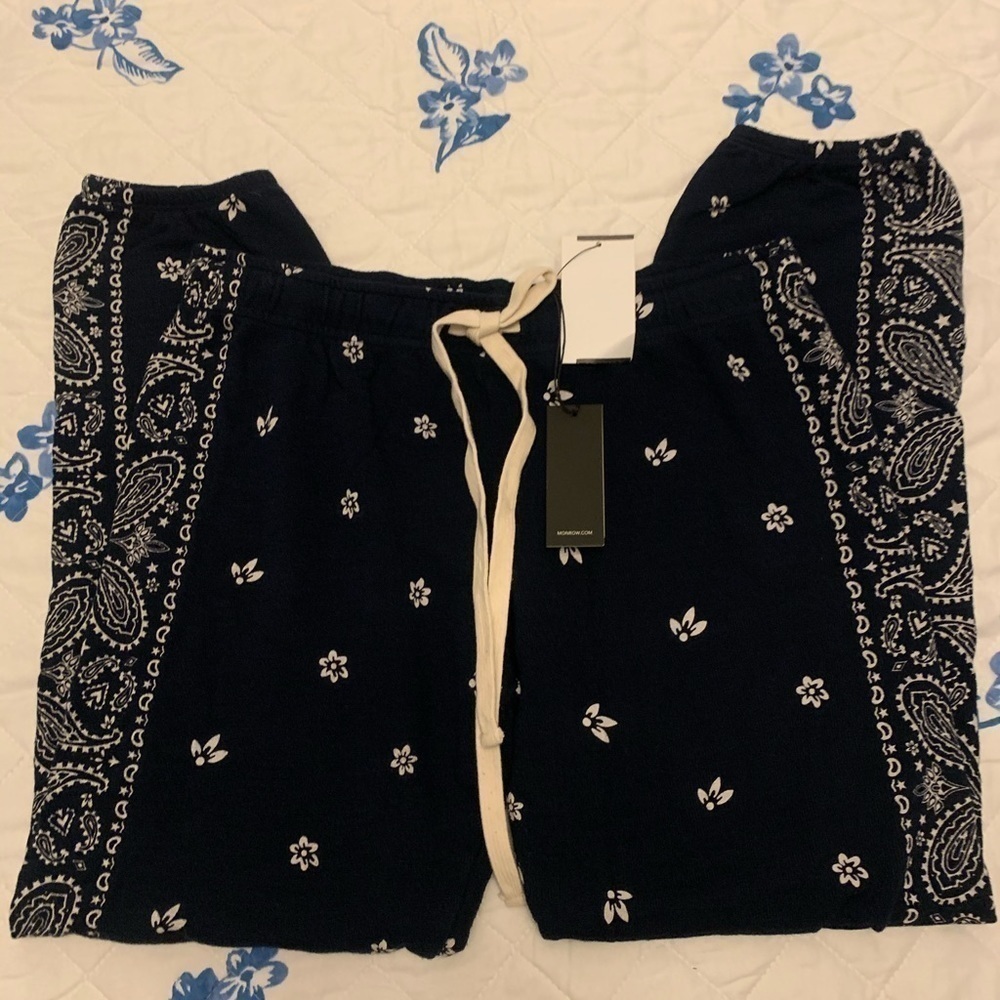 Monrow Bandana Raglan Pullover & Joggers Set: Inca - Picture 14 of 15